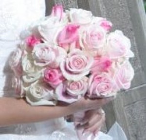 Mauricio Rojas oficios y profesiones en Santiago |  ARREGLOS FLORES NATURALES , RAMOS DE NOVIA, DECORACION MATRIMONIOS, MAURICIO ROJAS - WILMA FUENTES PEINADOS Y MAQUILLAJES A DOMICILIO