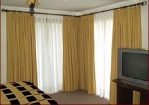  oficios y profesiones en La Reina |                        CORTINAJES, Confeccion de cortinas