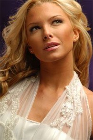 WILMA FUENTES STUDER oficios y profesiones en Santiago |  PEINADOS Y MAQUILLAJE MAC NOVIAS, GRADUACIONES, MADRINAS A DOMICILIO, ONDULADO Y TINTE PESTA&Ntilde;AS 2X1 $ 16.000, ARREGLOS FLORALES, RAMOS NOVIA