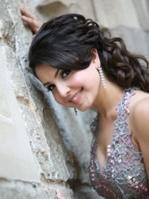 WILMA FUENTES STUDER oficios y profesiones en Santiago |  MAQUILLAJE PROFESIONAL MAC Y PEINADOS NOVIAS, GRADUACIONES, A DOMICILIO, ONDULADO Y TINTE PESTA&Ntilde;AS 2X1 $ 16.000, ARREGLOS FLORALES, RAMOS NOVIA