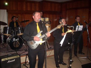 CHRISTIAN VERA oficios y profesiones en Santiago |  ORQUESTA TROPICAL BANDA SHOW, MATRIMONIOS