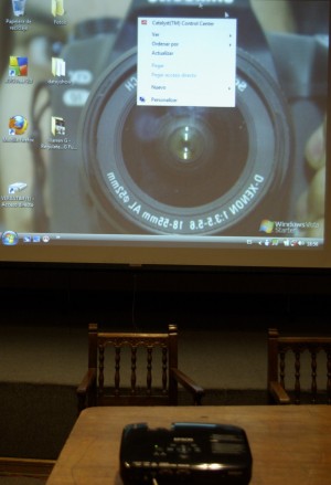 manuel vargas oficios y profesiones en Vitacura |  Arriendo data show mas telon portatil todo santiago, amplificacion, microfonos, proyector, servicio de karaoke