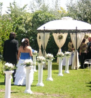 Adriana Gonz&aacute;lez oficios y profesiones en Las Condes |  Decoraci&oacute;n para matrimonios. Arcos florales, P&eacute;rgolas, Pilares, Piletas., Toda la decoraci&oacute;n que necesitas para tu boda est&aacute; aqu&iacute;....