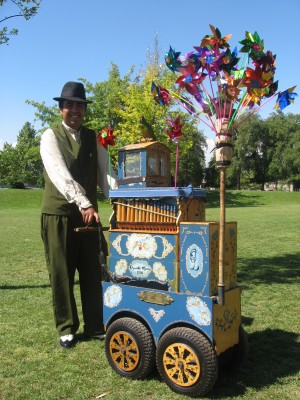 oscar guajardo  oficios y profesiones en Cerro Navia |  ORGANILLERO, RECUERDOS DE NI&Ntilde;O