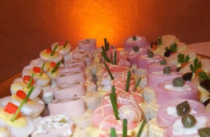 oliver oficios y profesiones en Santiago |  Banqueteria con presupuestos económicos completos black and lemon, Eventos,banqueteros, centro de eventos, bautizos , graduaciones